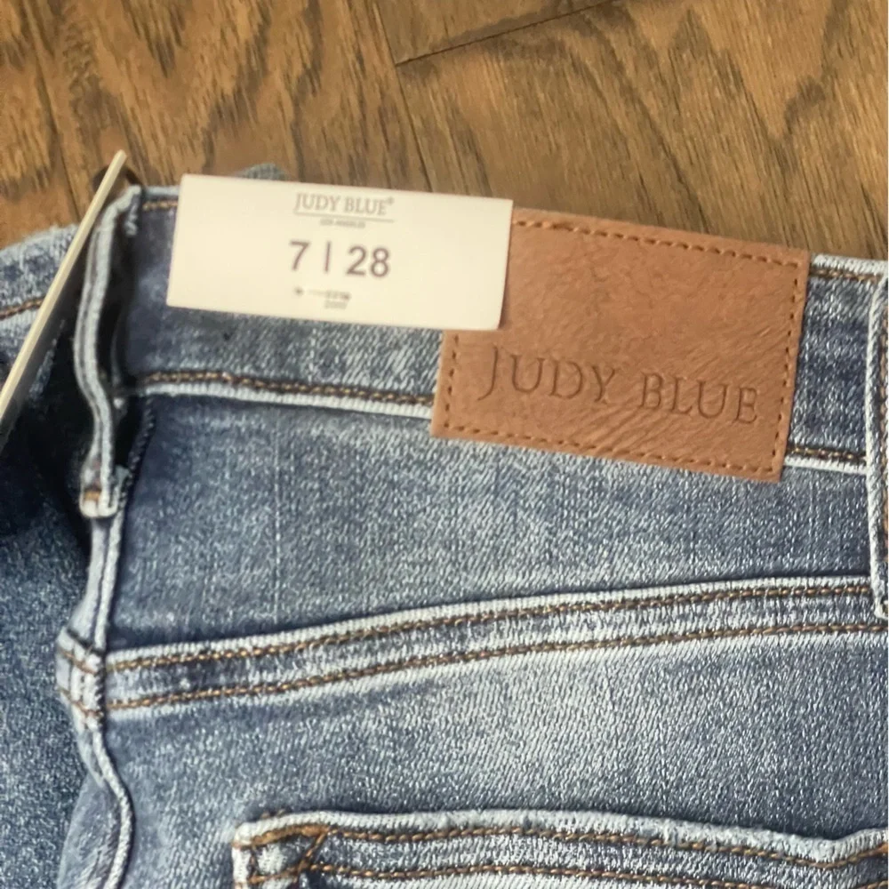 Judy Blue Kaylee High Waist Distressed Dad Jeans NWT Size 7/28 - Picture 4 of 15